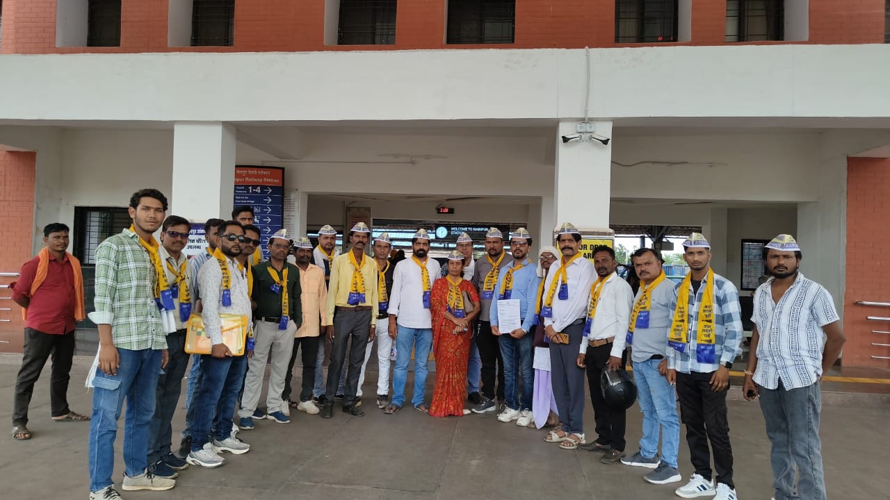 नैनपुर रेलवे फाटक पर ओवरब्रिज की मांग तेज, आम आदमी पार्टी ने रेल मंत्री के नाम सौंपा ज्ञापन