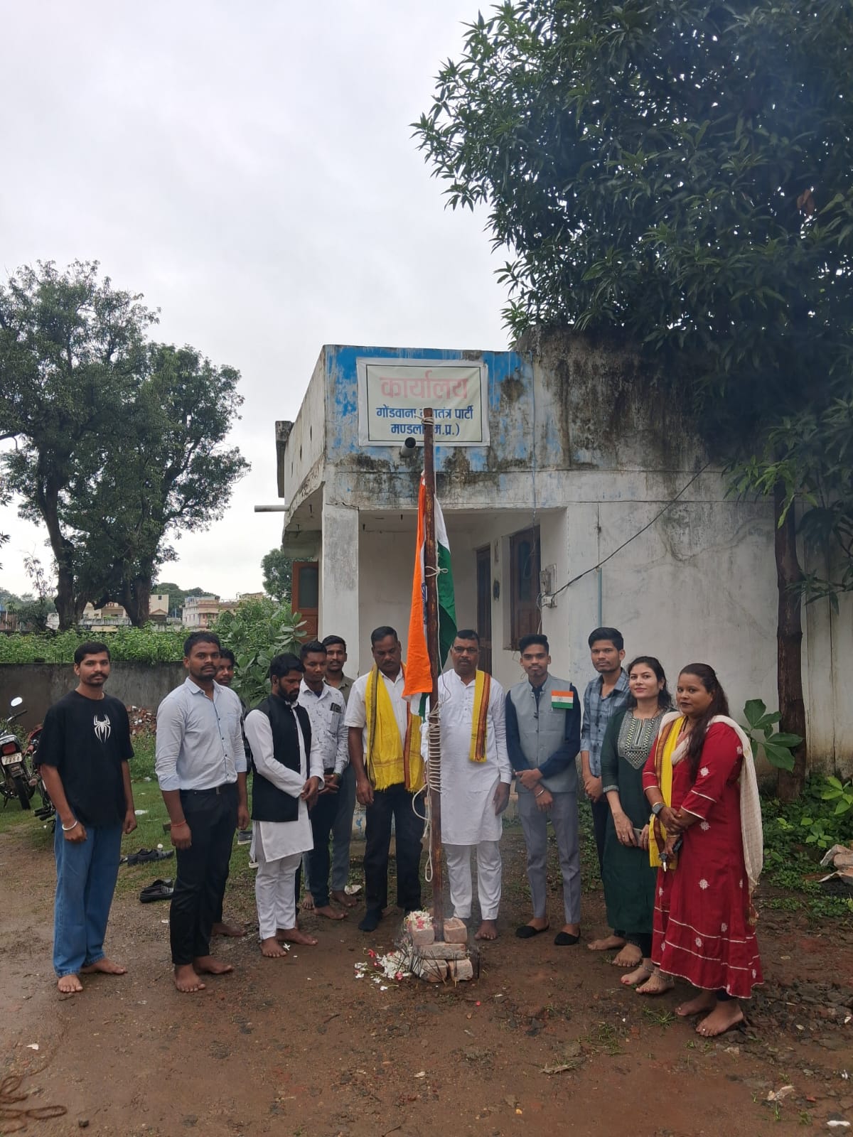 स्वतंत्रता दिवस पर गोंडवाना गणतंत्र पार्टी ने लहराया तिरंगा, राष्ट्र निर्माण का लिया संकल्प