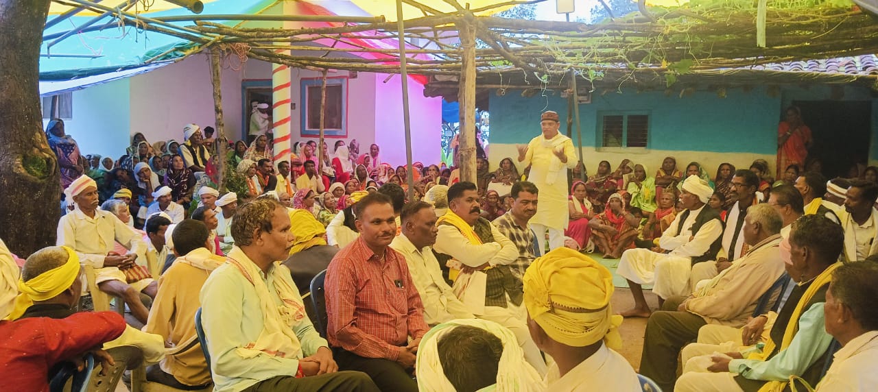 निवास विधायक माननीय चैन सिंह वरकड़े जी पहुंचे ग्राम सकरी,वरिष्ठ कांग्रेसी स्वर्गीय सीताराम उइके के दशगात्र कार्यक्रम में हुए शामिल, शोकाकुल परिवार को दी शोक संवेदना