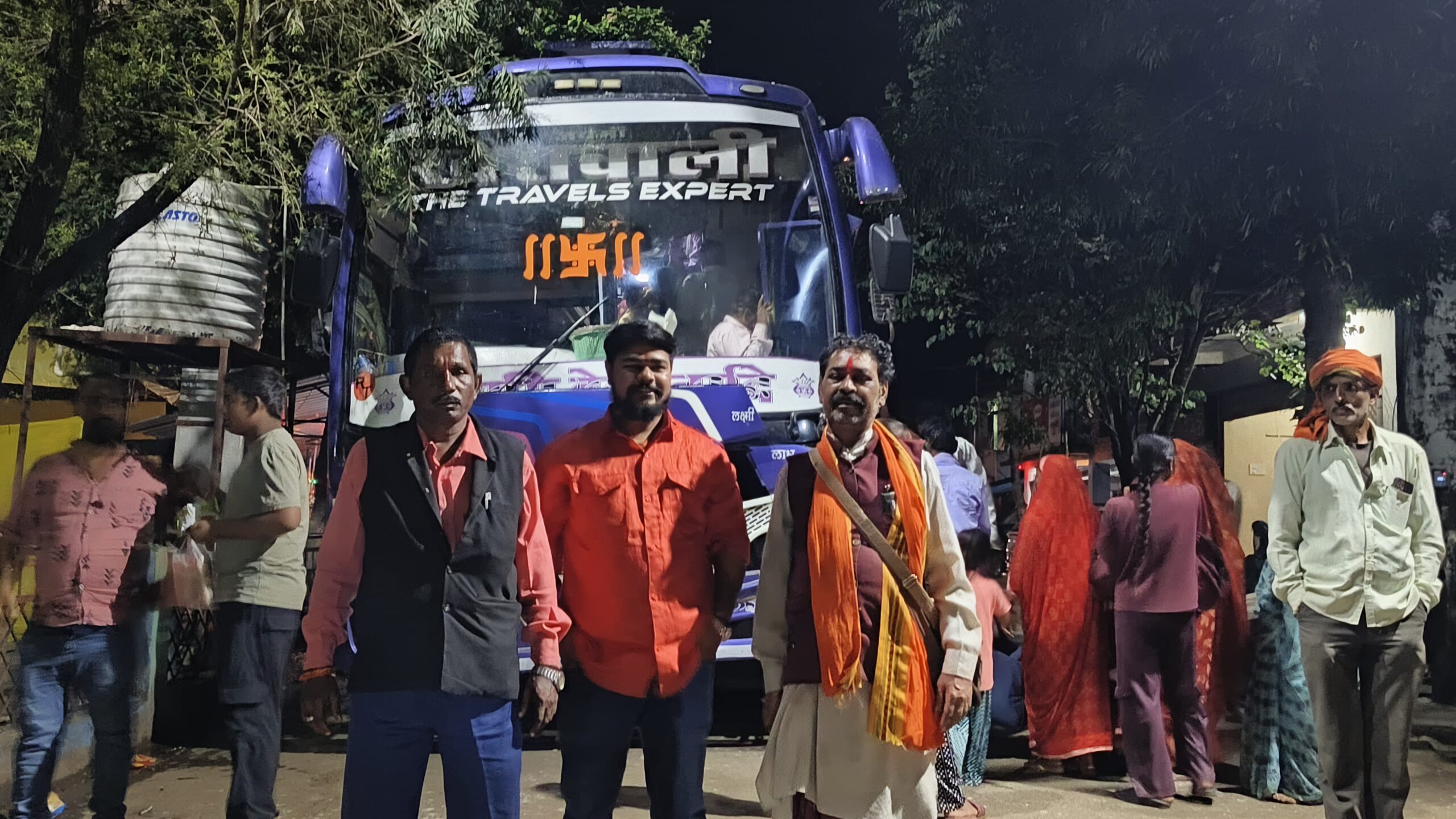 निवास से गया जी पितृ तीर्थ यात्रा रवाना